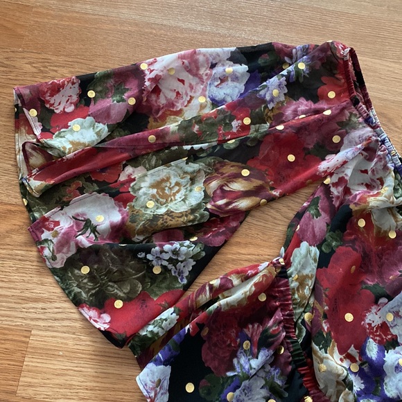 NWT off the shoulder cropped top with bell sleeves - Picture 3 of 7